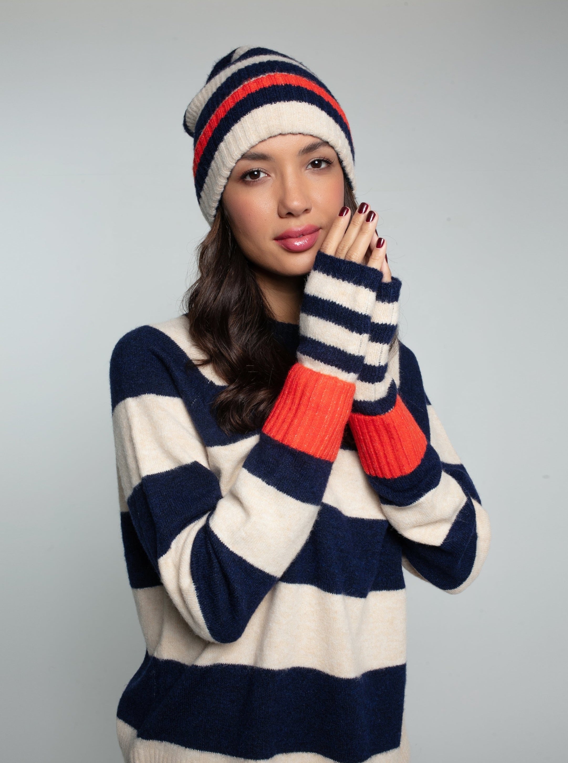 FARAH KNITTED STRIPE BEANIE-NAVY