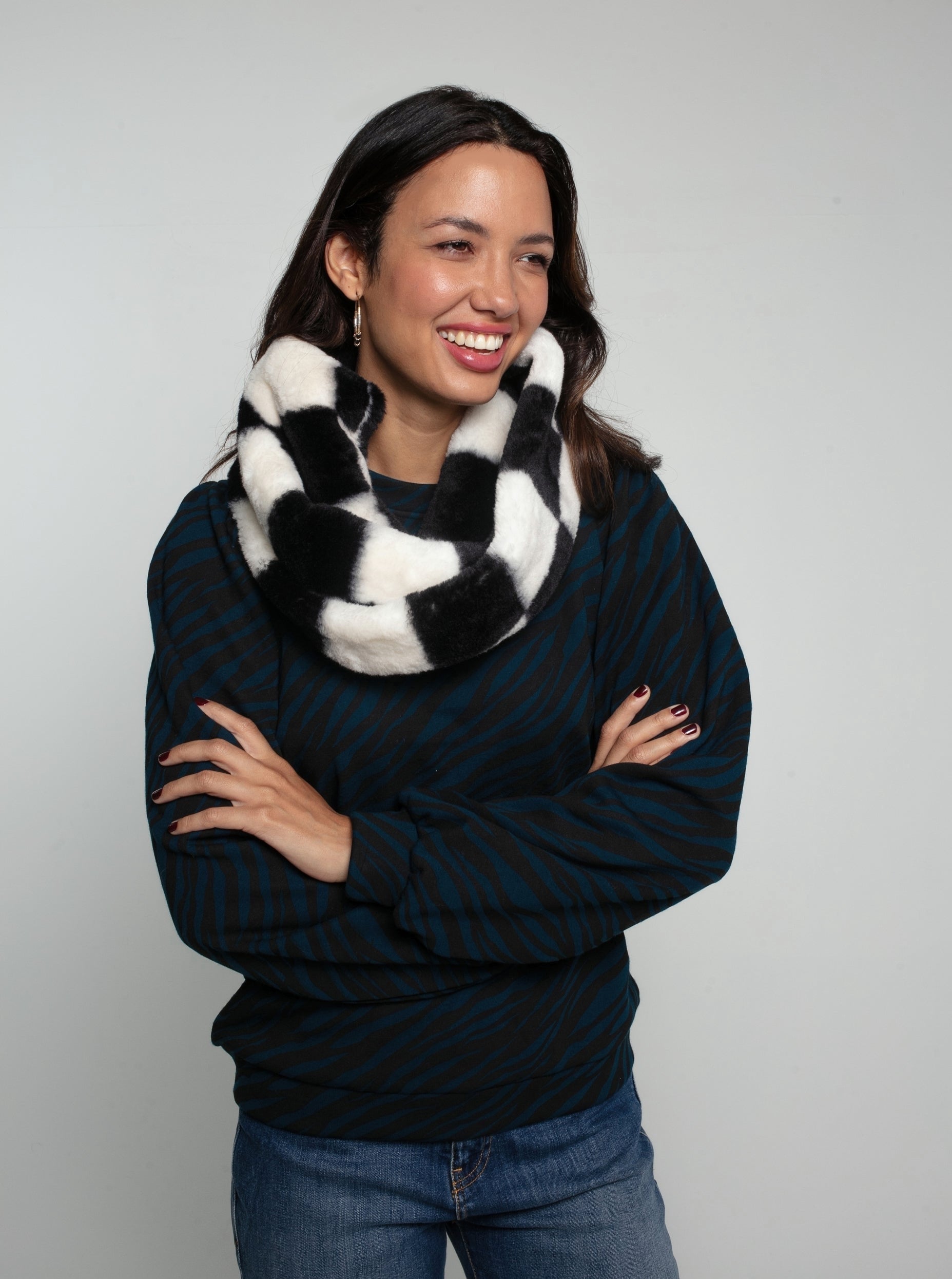 SNUGGY FAUX FUR SNOOD-BLACK AND WHITE