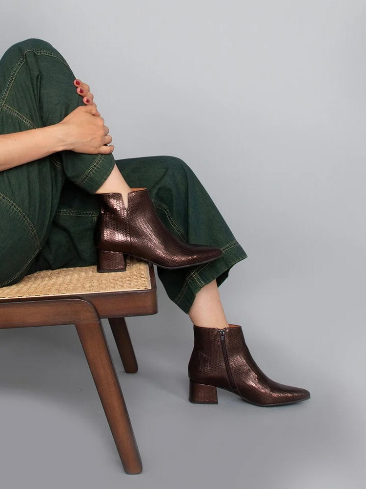 LEISEL BOOTS IN DARK BROWN