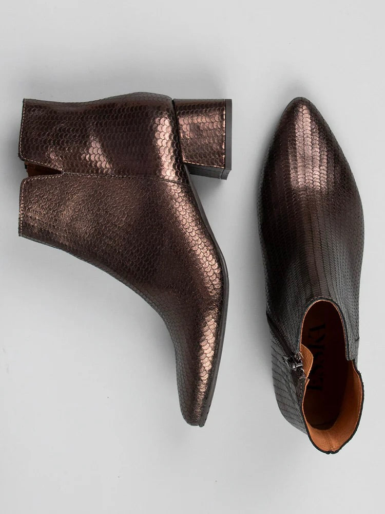 LEISEL BOOTS IN DARK BROWN