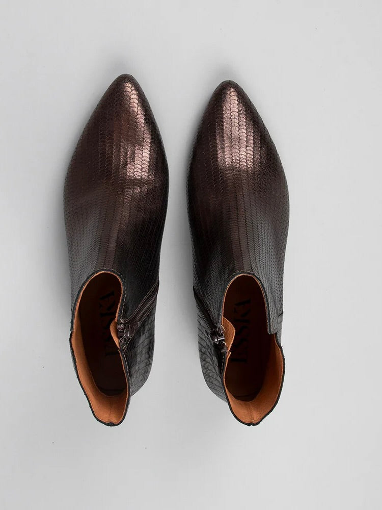 LEISEL BOOTS IN DARK BROWN