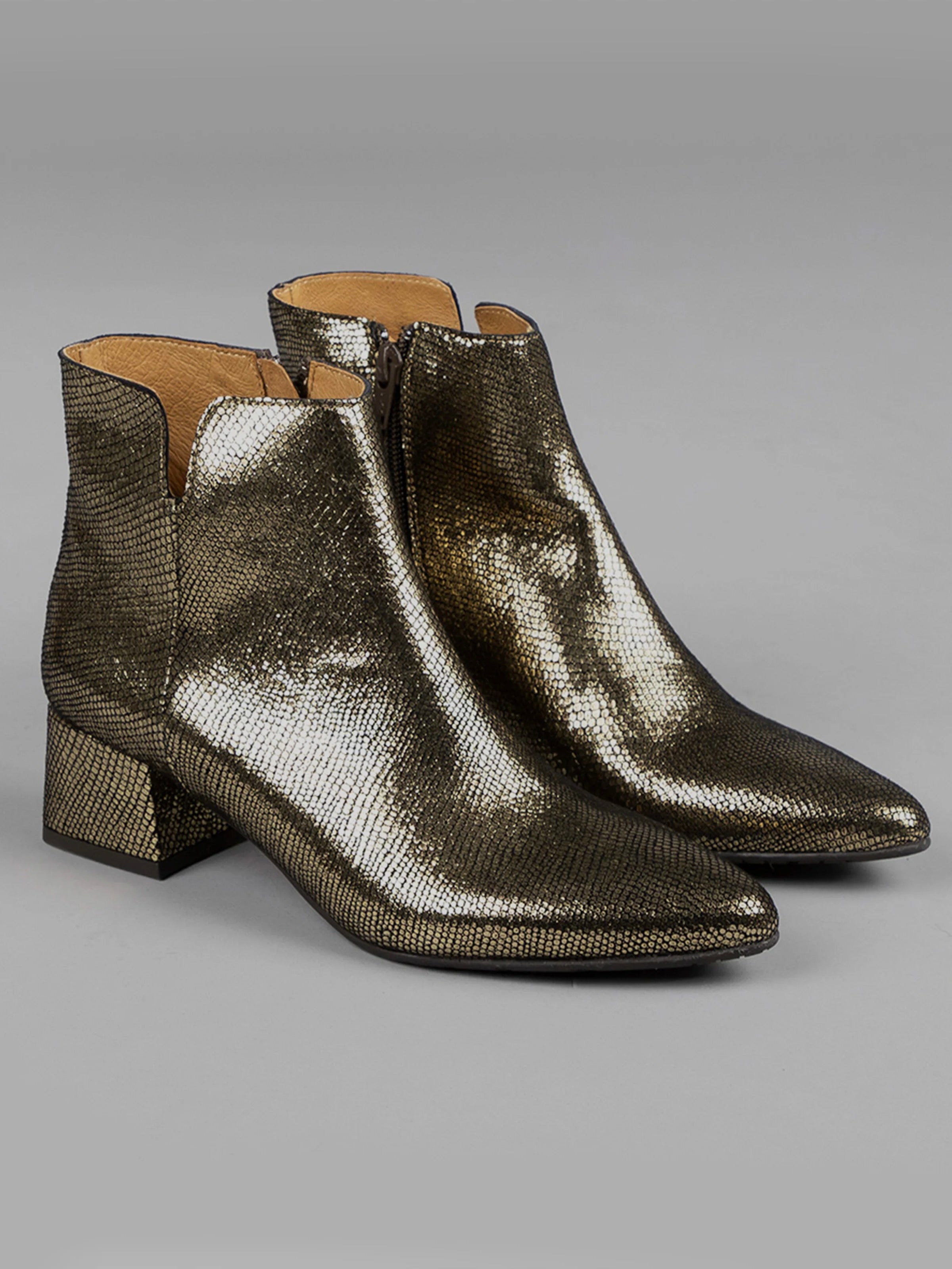 LEISEL BOOTS IN ONYX