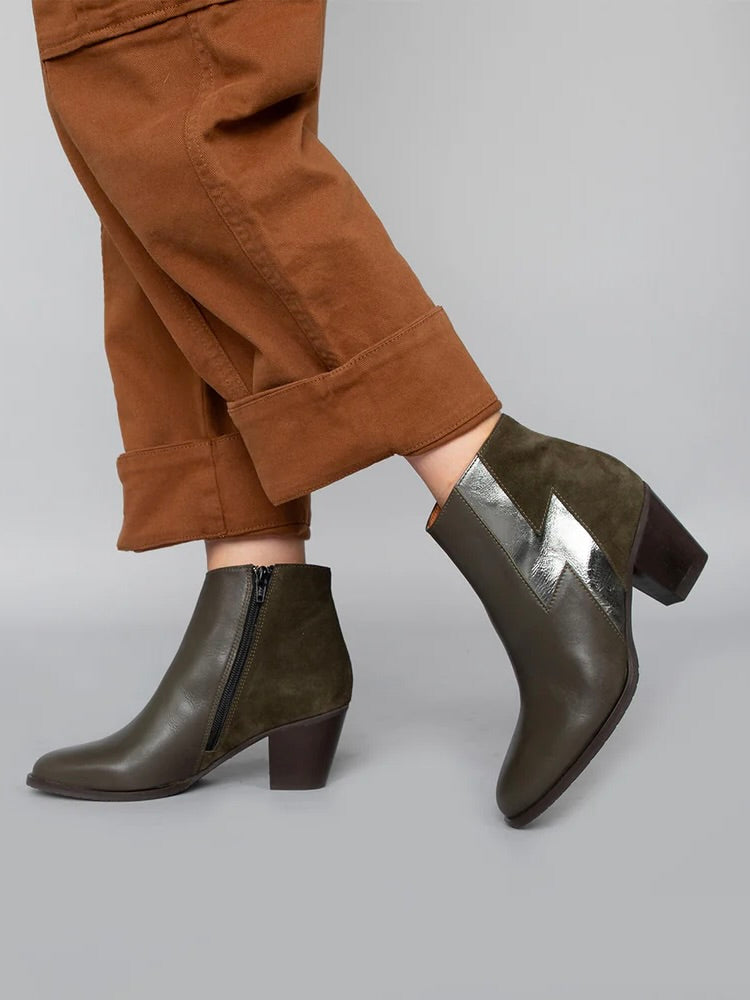 MASH IN KHAKI