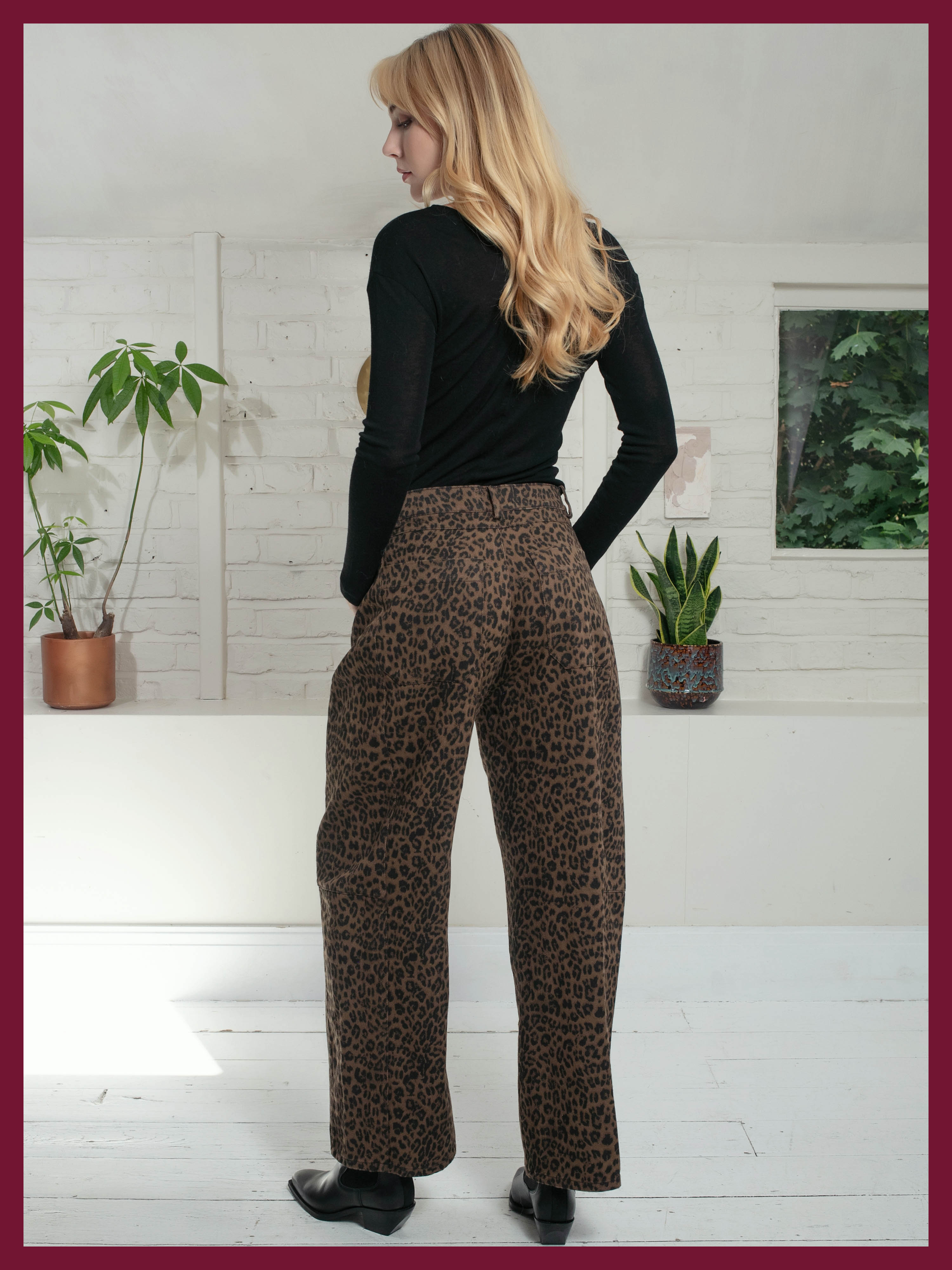 Ditta Leopard Barrel Leg Jeans in Chocolate