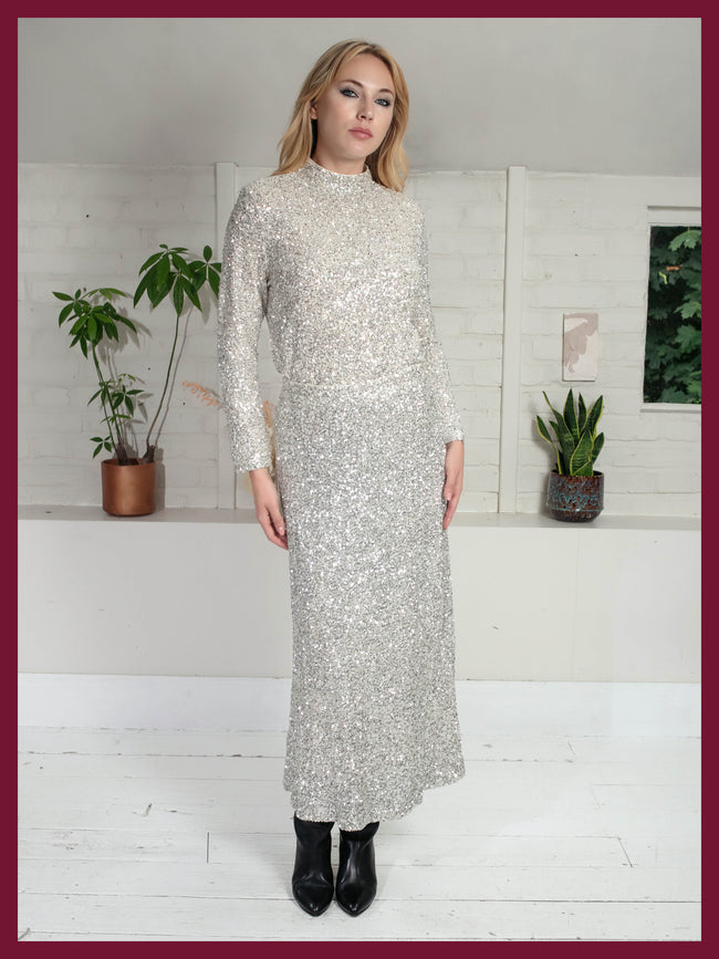 Women's gold sequin skirt for glamorous partywear