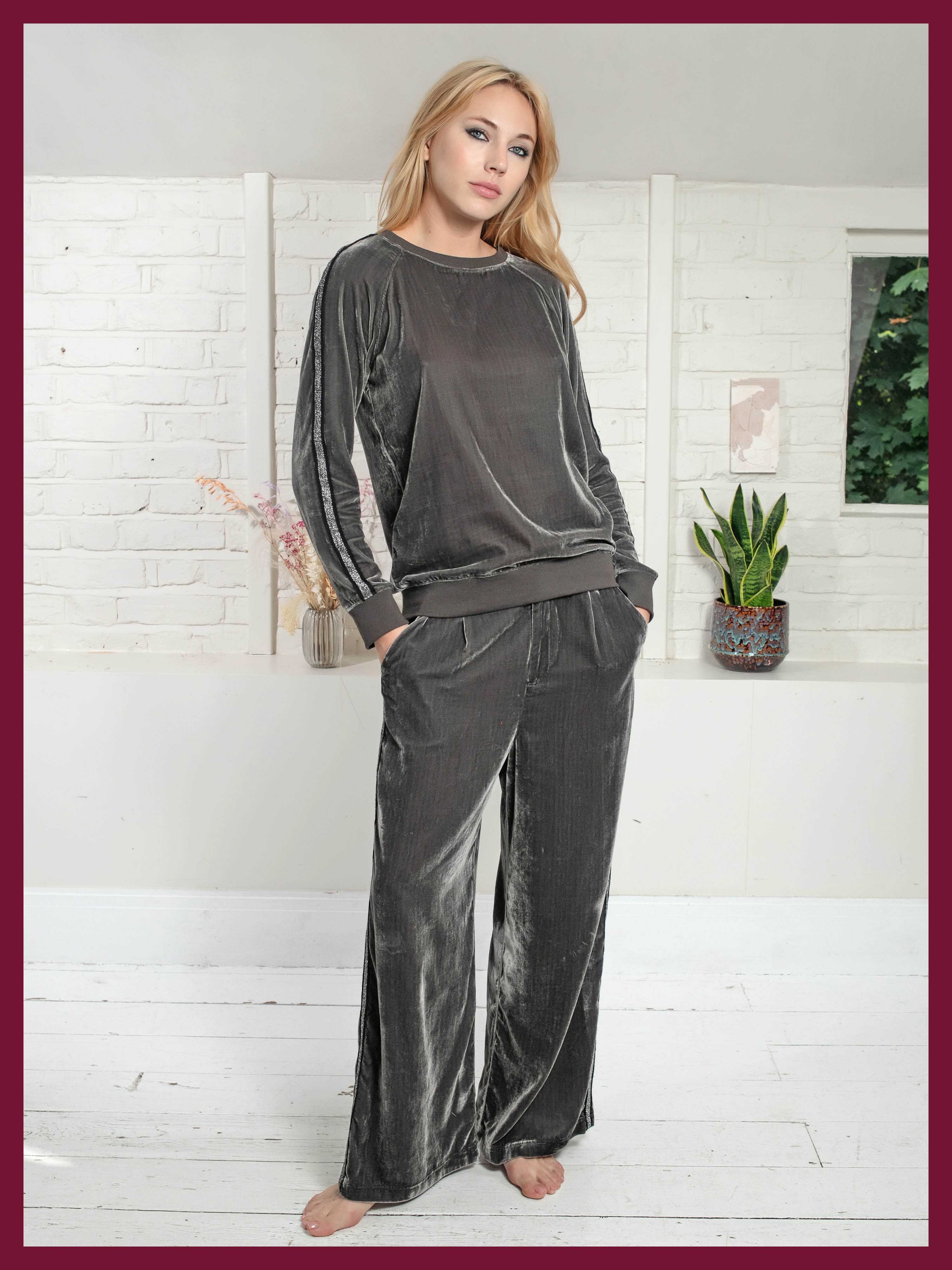 Penelope Velvet Sweater in Mink