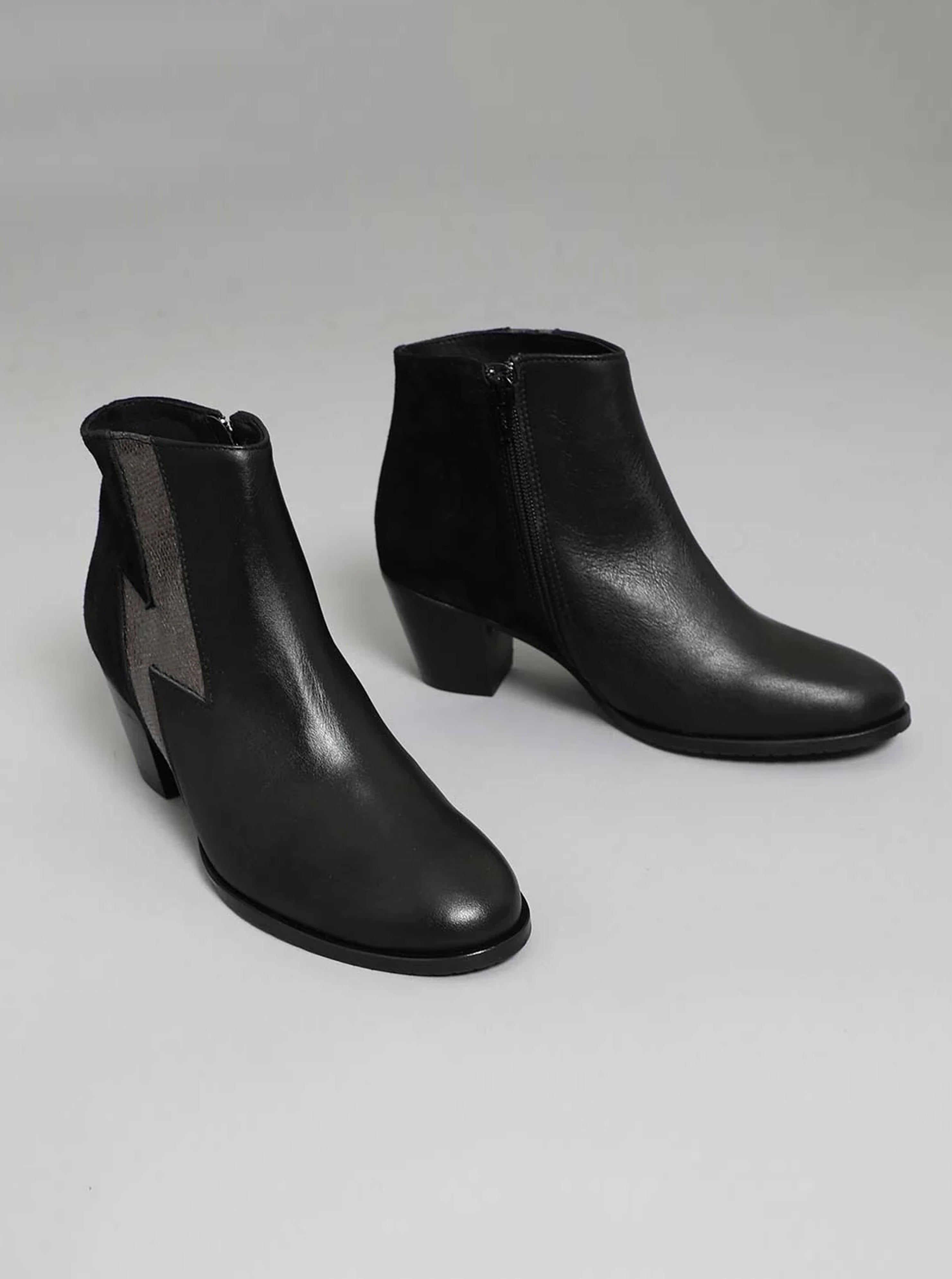 Mash - Black Boots