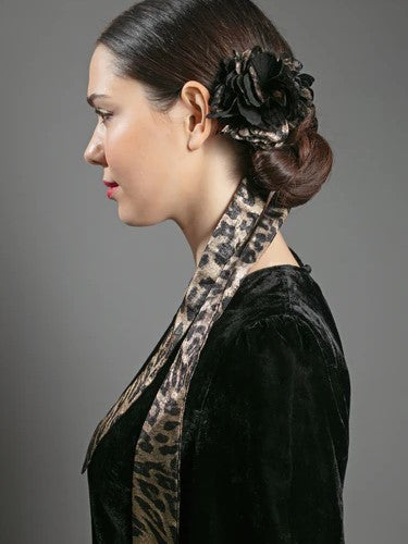 VERA CORSAGE SCARF IN BROWN LEO